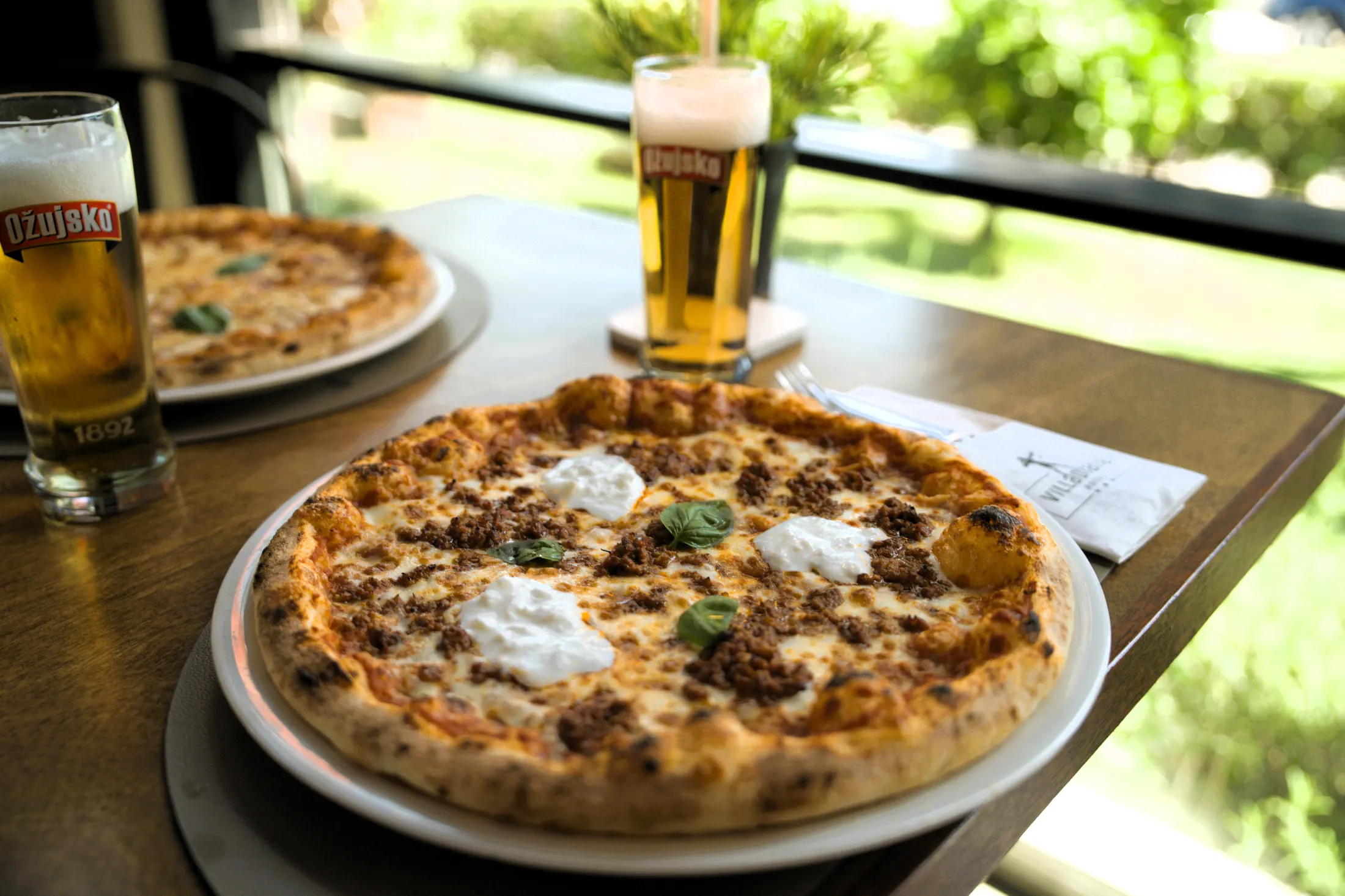 Pizza Bolognese, umak od rajčice, sir, mljeveno meso, stracciatella di bufala, bosiljak, Pizzeria Villa Diana, Lučac, Split