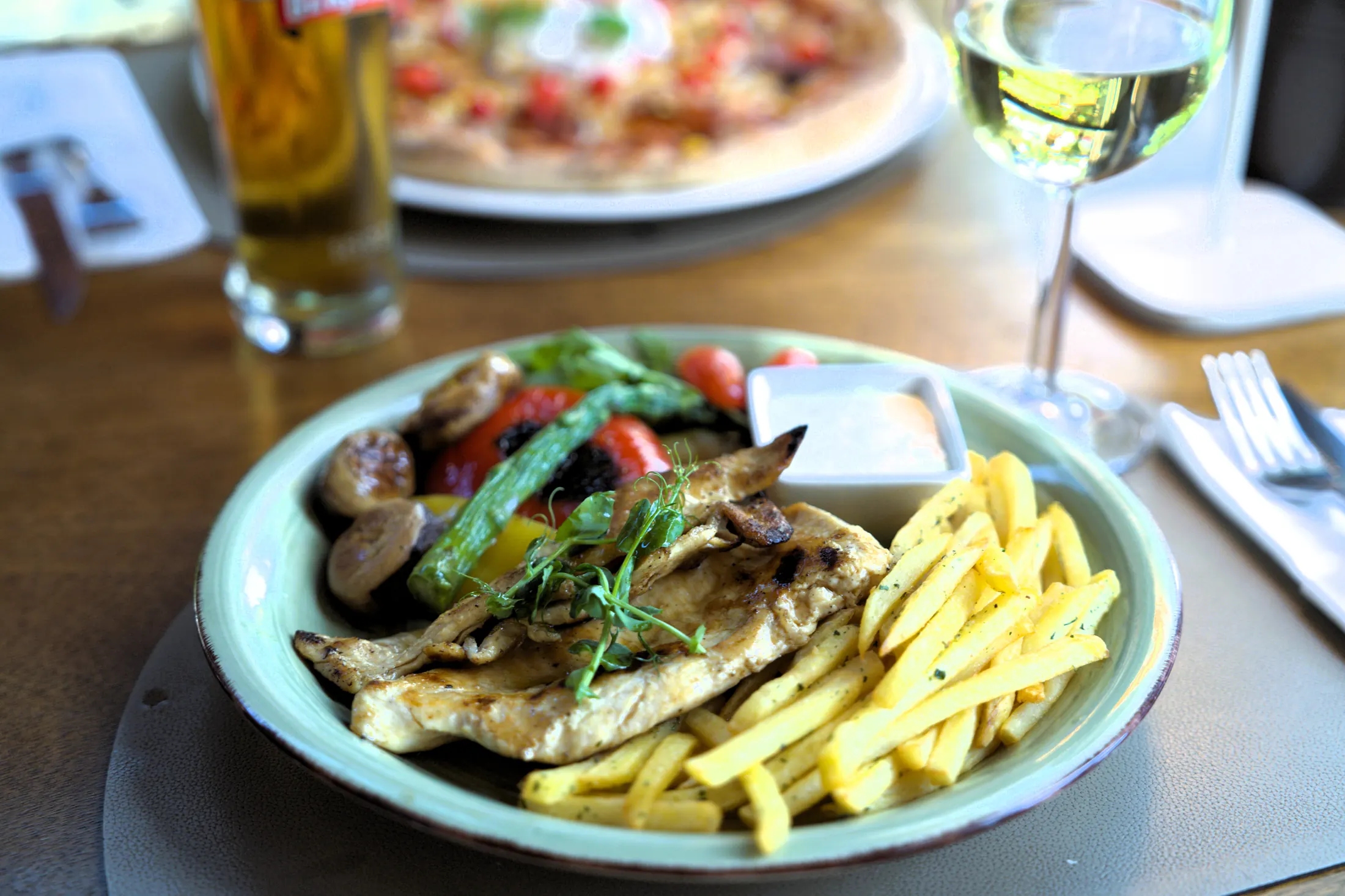 Piletina sa žara s pomfritom i povrćem, Pizzeria Villa Diana, Lučac, Split
