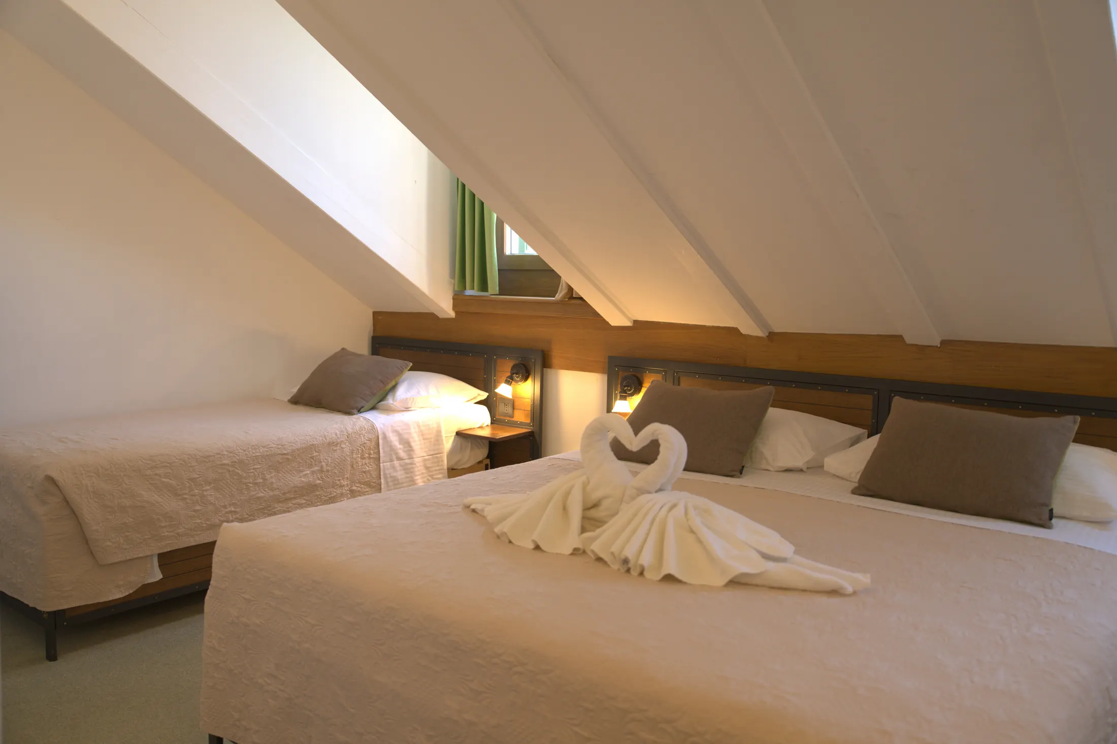 The family room under the eaves with a double and an extra bed, for up to four people, Hotel Villa Diana, Lučac, Split